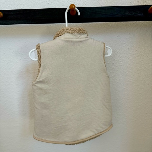 Uniqlo Baby Reversible Teddy Sherpa Vest Beige - Picture 4 of 7
